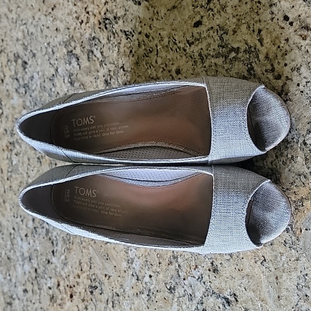 Tom's Wedges Size 8.5